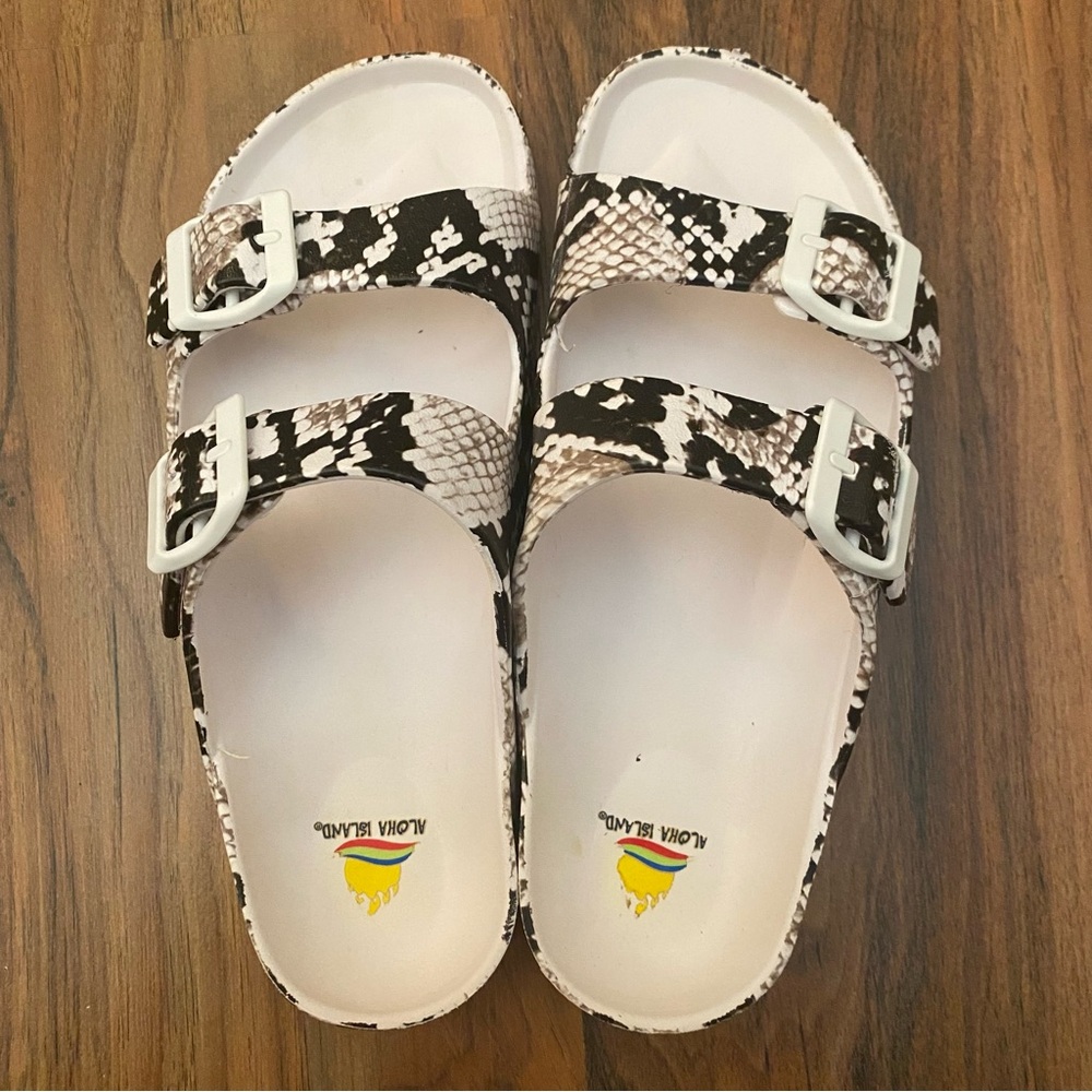 Aloha Island Black & White Women’s Size 7 Slip-On Sandals with Snake Skin Design